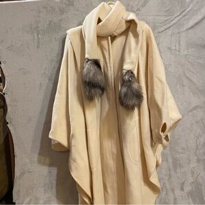 Vintage Capri Coat Women’s 14 Cream Wool Button Down Dolman Sleeves Animal tails